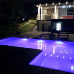 ¿Cómo iluminar el exterior de una piscina?